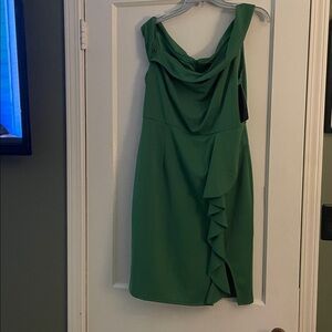 NWT Elegant Green Women's Dress